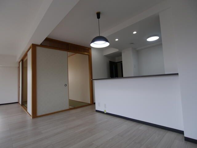 Renovated 3LDK Corner Apartment in Osaka Sayama - 85.44 sqm - Thumbnail 4