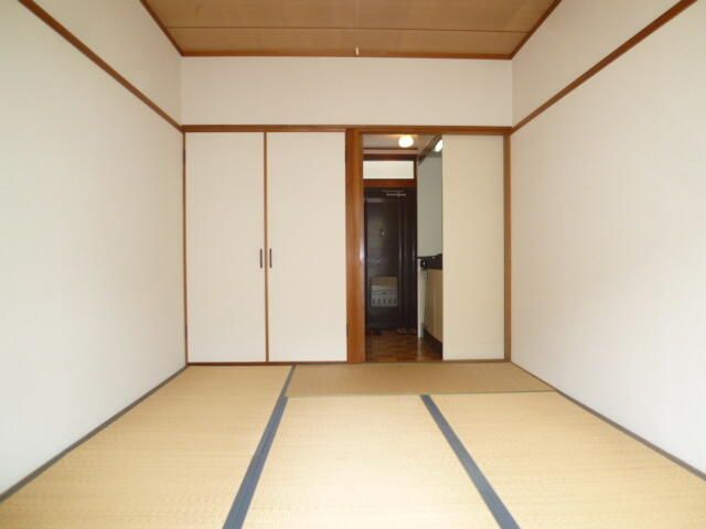 Affordable 1R Apartment for Rent in Himeji, Hyogo - Thumbnail 2