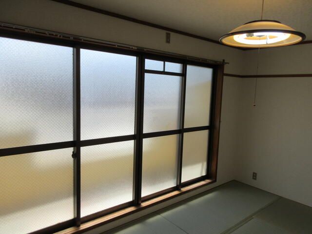 Renovated 2DK Apartment for Rent in Katano City, Osaka - Thumbnail 3