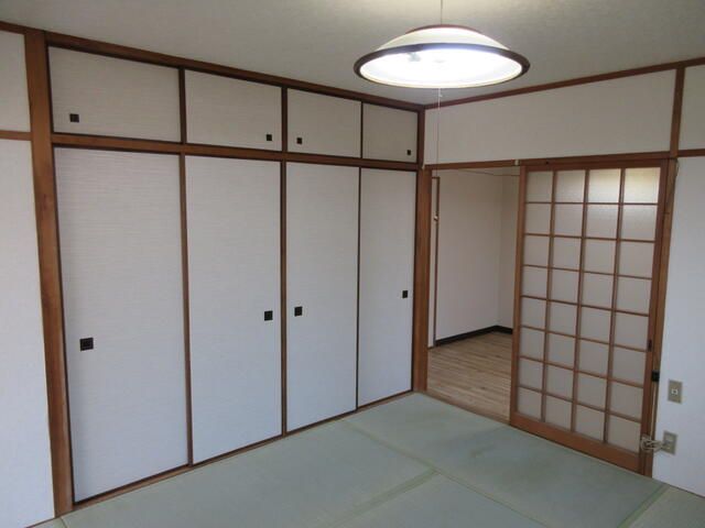 Renovated 2DK Apartment for Rent in Katano City, Osaka - Thumbnail 4