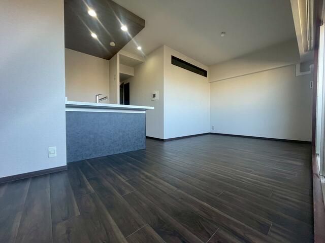 Renovated 2SLDK Apartment for Sale in Tsurumi, Osaka - Thumbnail 4