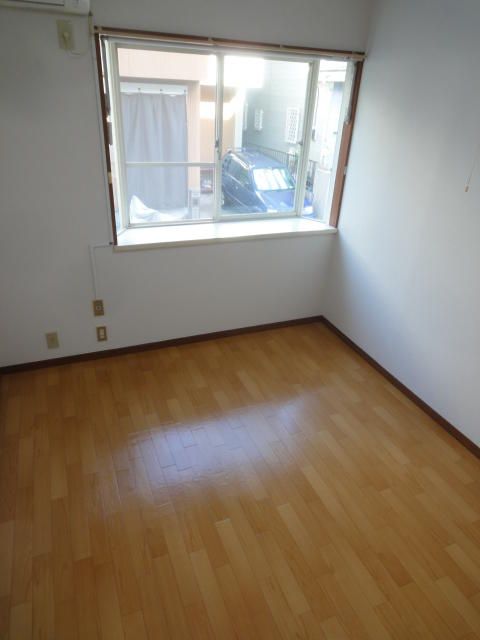 Renovated 1R Apartment with Loft in Sagamihara's Sobaidai - Thumbnail 4