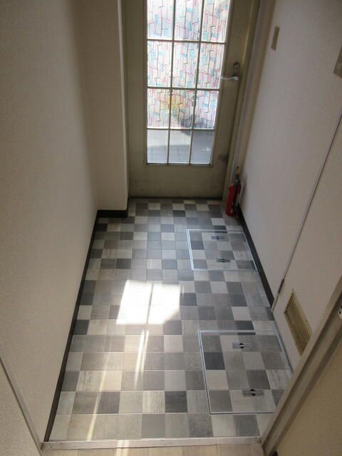 1K Apartment for Rent in Neyagawa City, Osaka - Thumbnail 3