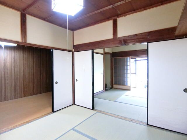 Spacious 5SK House with Large Garden for Rent in Misaki, Osaka - Thumbnail 4