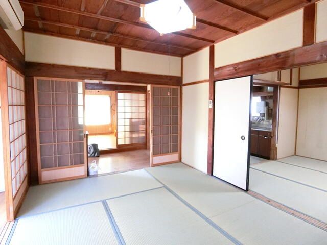 Spacious 5SK House with Large Garden for Rent in Misaki, Osaka - Thumbnail 3