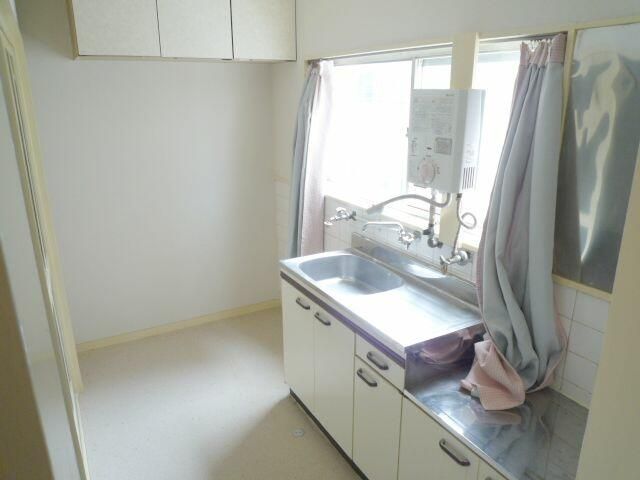 2K Apartment for Rent in Kita-ku, Osaka | 31 sqm | Near Stations - Thumbnail 4