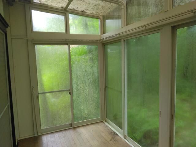 Compact Vacation Home with Stream in Tsumagoi, Gunma for 860,000 JPY - Thumbnail 4