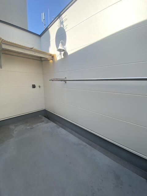 Modern 1DK Townhouse for Sale in Osaka Nishi Ward Near Dome City - Thumbnail 2
