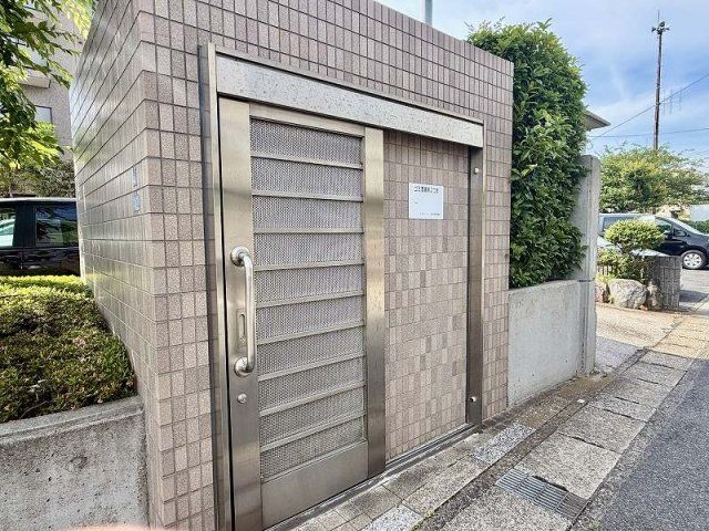 3LDK Apartment for Sale in Urayasu, Chiba - 70.59 sqm - Thumbnail 2