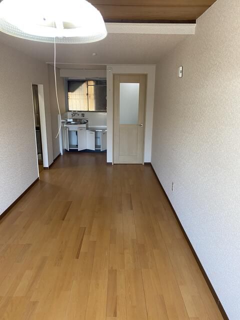 Renovated 1K Apartment by Sumiyoshi Park, Osaka | 45,000 Yen - Thumbnail 4