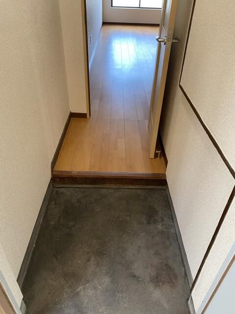 Renovated 1K Apartment by Sumiyoshi Park, Osaka | 45,000 Yen - Thumbnail 2