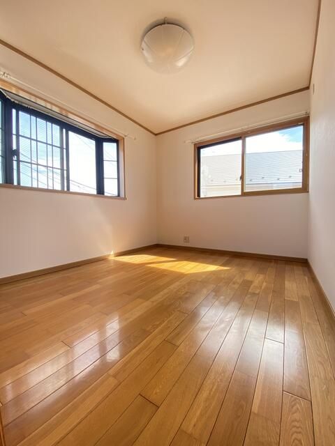 South-Facing 3LDK House for Sale in Yokohama Minami Ward - Thumbnail 3