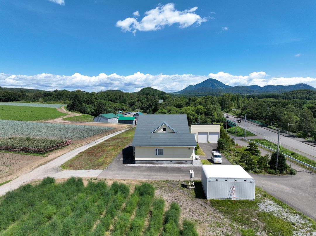 Makkari Sun House: 5-Bed Holiday Villa Near Niseko & Rusutsu - Thumbnail 2