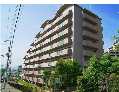 Renovated 3LDK Apartment with Seismic Isolation in Ibaraki, Osaka - Image 1