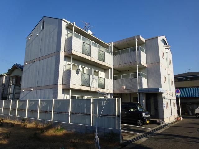 1R Apartment for Rent in Kishiwada, Osaka - Near Izumiomiya Station - Thumbnail 2