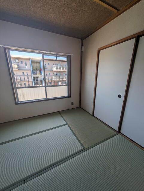 Renovated 3DK Apartment for Sale in Kaizuka, Osaka - Investment Property - Thumbnail 3