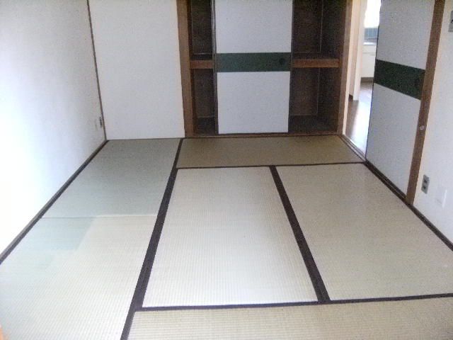 3DK Rental Apartment in Suita, Osaka with Free Internet - Thumbnail 2