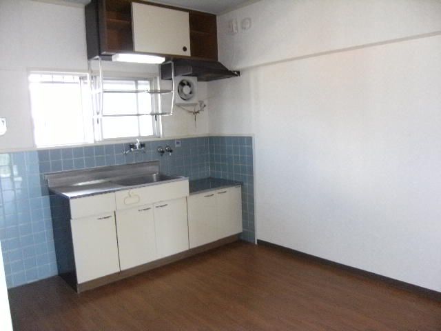 3DK Rental Apartment in Suita, Osaka with Free Internet - Thumbnail 3