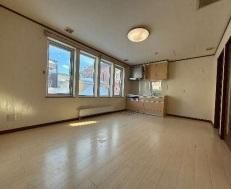 Two-Generation Home with Elevator in Ebetsu, Hokkaido - Thumbnail 3