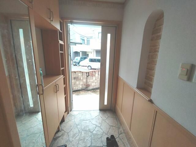 Renovated 4LDK House with Solar Power in Katano, Osaka - Thumbnail 2