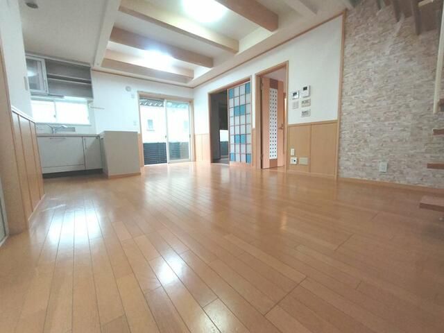 Renovated 4LDK House with Solar Power in Katano, Osaka - Thumbnail 4