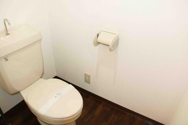 1K Apartment for Rent in Marugame, Kagawa - 25,000 Yen - Thumbnail 3