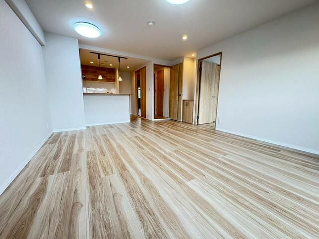 Renovated 3LDK Apartment for Sale in Takatsuki, Osaka - Thumbnail 4