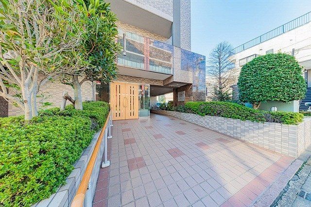 4LDK Apartment for Sale in Urayasu, Chiba - 73.60m² - Thumbnail 3