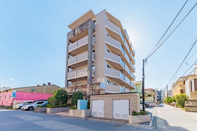 4LDK Apartment for Sale in Urayasu, Chiba - 73.60m² - Thumbnail 2