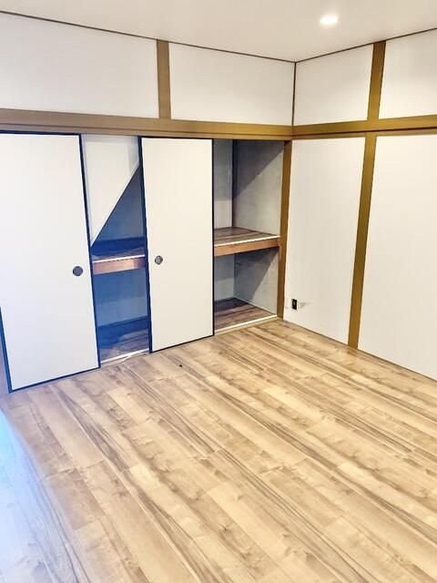 Renovated 1970 3DK House for Sale in Fujiidera, Osaka - Thumbnail 3