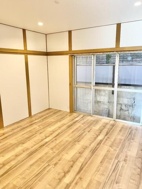 Renovated 1970 3DK House for Sale in Fujiidera, Osaka - Thumbnail 2