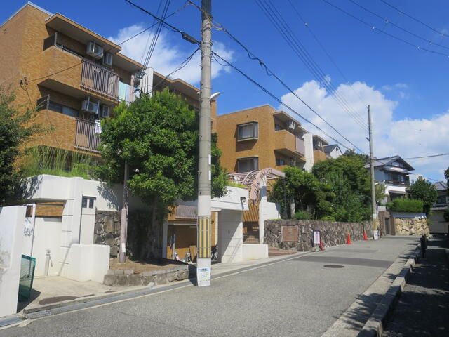 3LDK Apartment for Sale in Toyonaka, Osaka - 71.52 sqm - Thumbnail 2