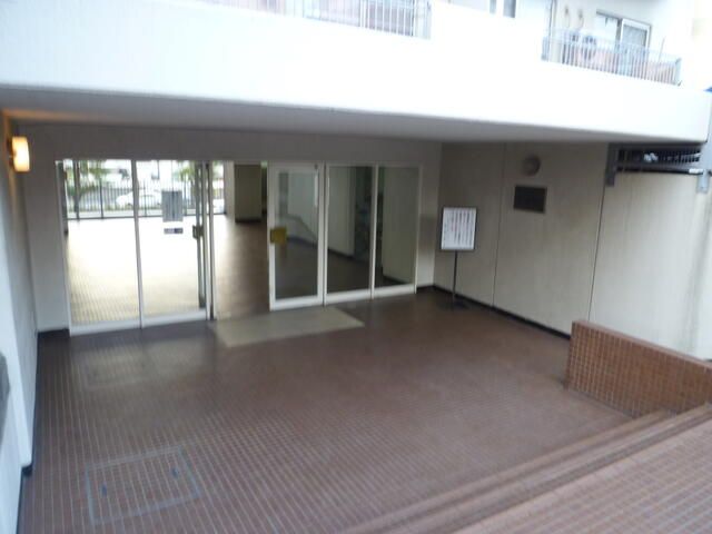 1LDK Apartment for Sale in Toyonaka, Near Ryokuchi-kōen Station - Thumbnail 2