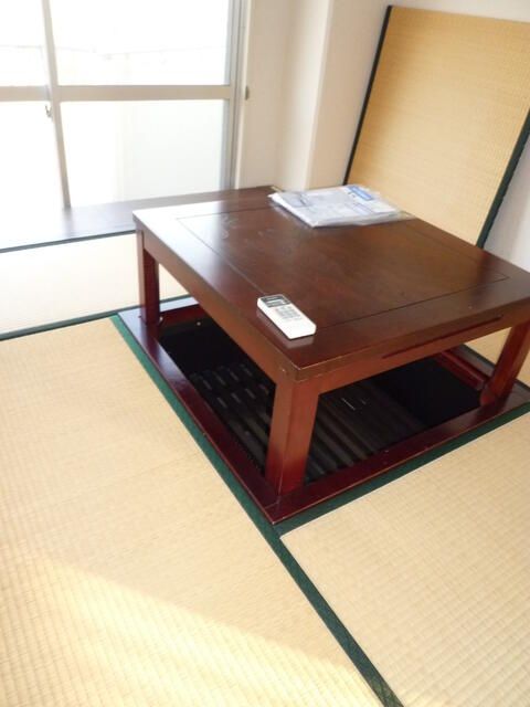 1LDK Apartment for Sale in Toyonaka, Near Ryokuchi-kōen Station - Thumbnail 4