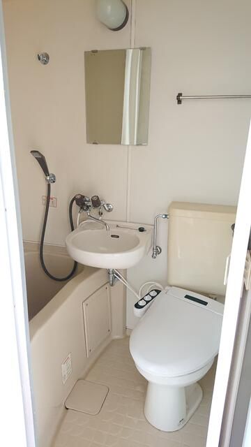 1K Apartment for Rent near Ritsurin Garden, Takamatsu - Thumbnail 4