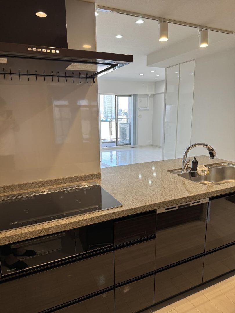 Renovated 3LDK Apartment for Sale in Koto, Tokyo - Thumbnail 3