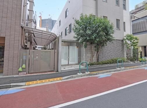 2LDK Condo in Minami-Aoyama, Tokyo | Prestigious Urban Residence - Thumbnail 4