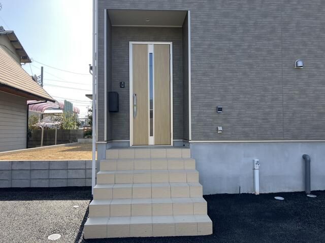 New 3LDK House in Toyohashi with 61 Tsubo Land & 3+ Car Parking - Thumbnail 3