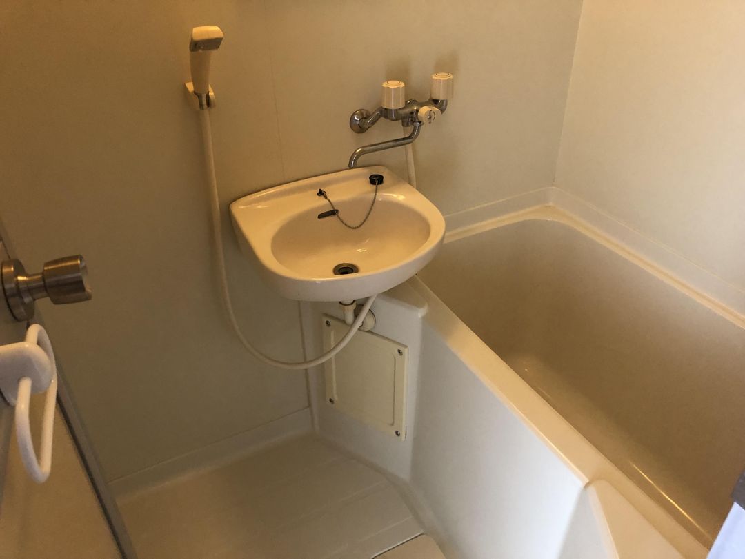 1K Pet-Friendly Apartment for Rent in Nagasaki City - Thumbnail 4