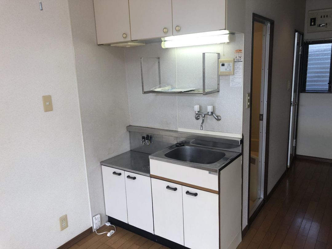 1K Pet-Friendly Apartment for Rent in Nagasaki City - Thumbnail 3