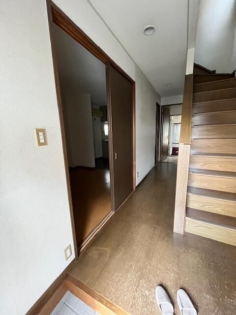 2LDK House for Sale in Katsushika, Tokyo with Full Storage - Thumbnail 2