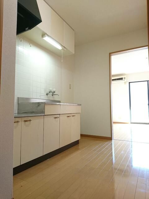 1K Apartment for Rent in Kitsuki, Oita - 12,000 JPY/Month - Thumbnail 3