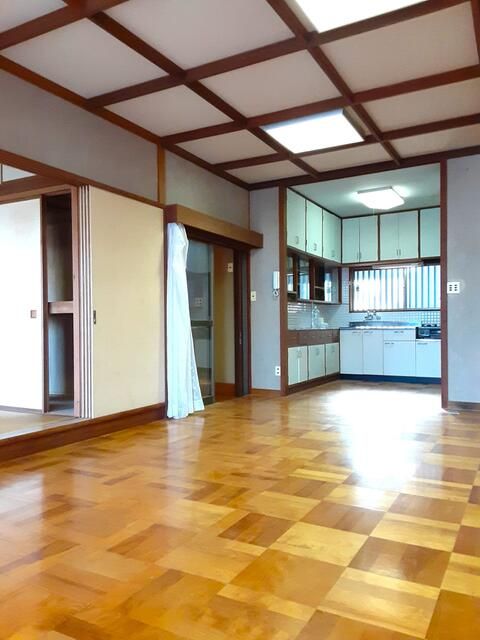 3LDK Villa in South Karuizawa's Lake New Town - Thumbnail 3