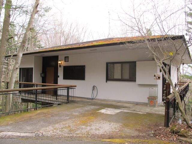 3LDK Villa in South Karuizawa's Lake New Town - Thumbnail 2