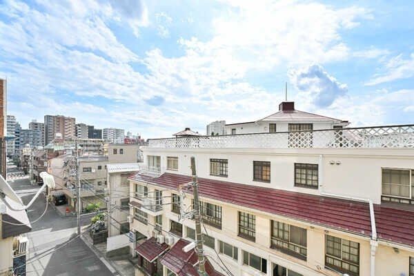 3LDK Apartment for Sale in Bunkyo, Tokyo - 71.68m² - Thumbnail 3