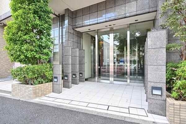 3LDK Apartment for Sale in Bunkyo, Tokyo - 71.68m² - Thumbnail 2