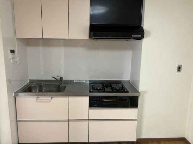 2DK Apartment for Sale in Nagasaki City, Nagasaki - Thumbnail 3