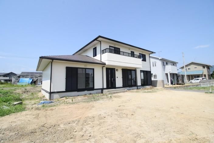 7SLDK Detached House for Sale in Takamatsu, Kagawa - Thumbnail 2