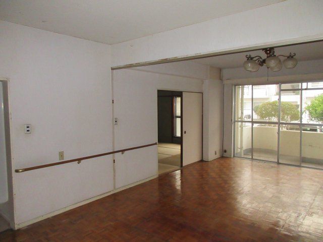 3LDK Apartment for Sale in Himeji, Hyogo | 76.11 sqm - Thumbnail 4