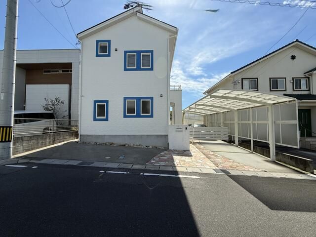 4LDK Family House in Tokoname with Solar Power & 3-Car Parking - Image 1